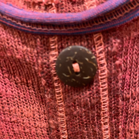 Daytrip boho knit top with faux buttons and lace accents. Size L. PTP 18” - Picture 5 of 10